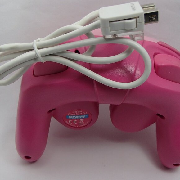 Nintendo Wii/Wii U Princess Peach wired fight pad controller - Picture 2 of 9
